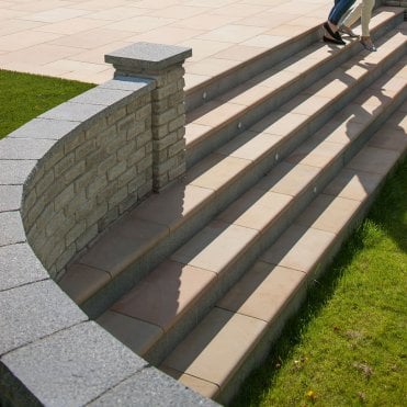 Fairstone Sawn Versuro Step (Multi) - Centre Stone 560x350x50mm (Pack of 30)